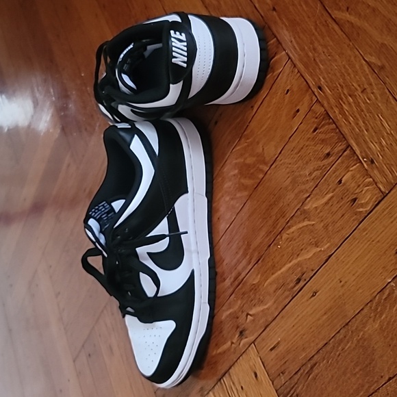 Nike Panda Dunks Low - Picture 5 of 5